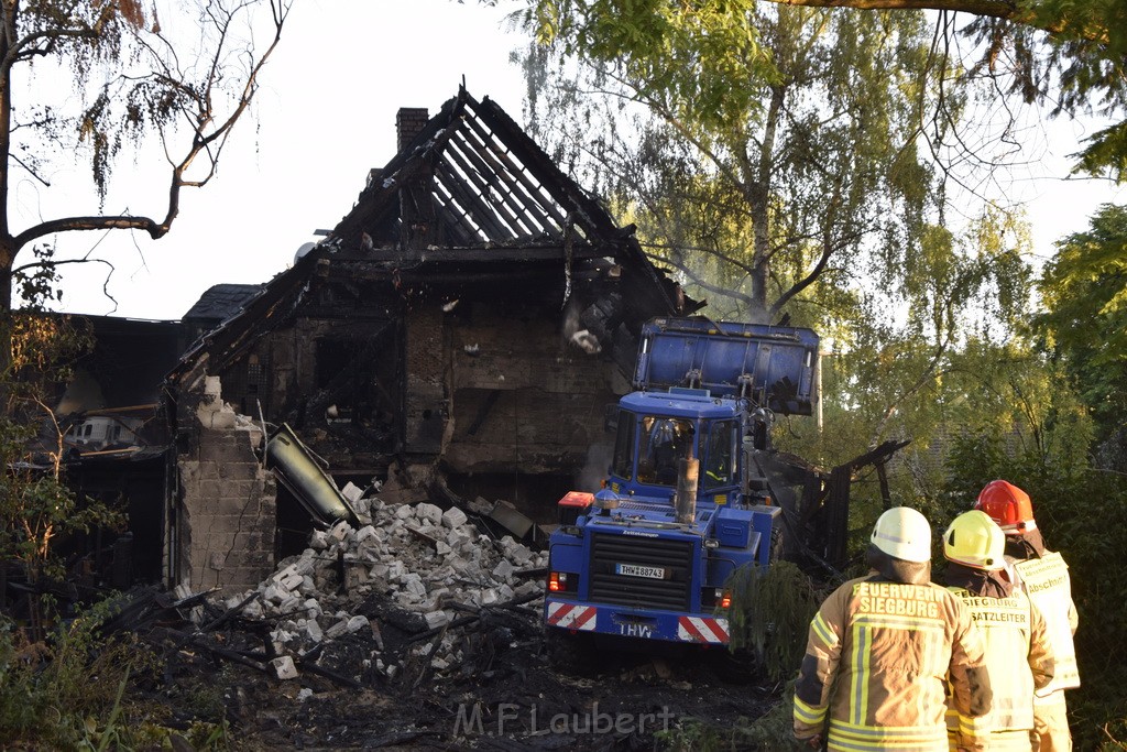 Grossfeuer Einfamilienhaus Siegburg Muehlengrabenstr P1014.JPG - Miklos Laubert